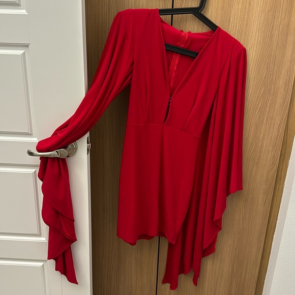 Dresses & Skirts - Beautiful flowy red dress
